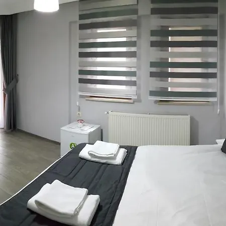 Eves Suites Апартаменты *